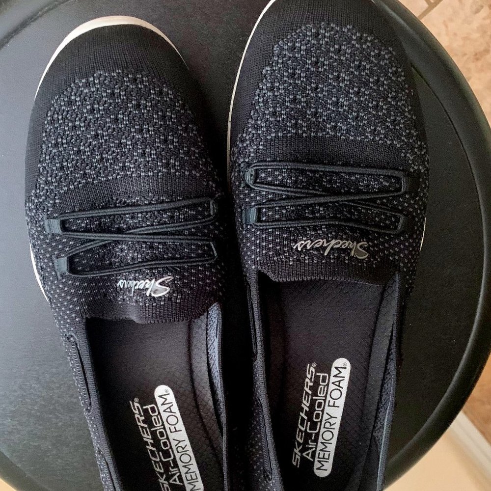 Sketchers Air Cooled Memory Foam casual shoes